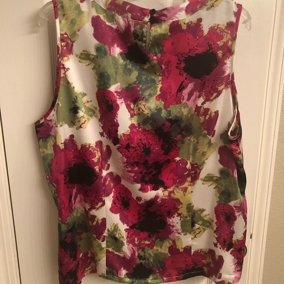 Gorgeous Como Woman Sleeveless Top (1X) - Picture 6 of 6